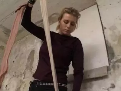 Horny Milf wants to fuck the craftsman
